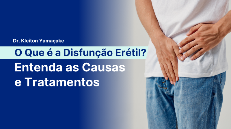 Médico explicando diagnóstico em tablet a homem de meia-idade em consultório com modelos de coração e cérebro.